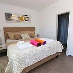 Luxury Penthouse Paola Apartman *