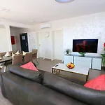 Luxury Penthouse Paola Apartman *