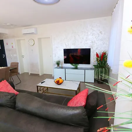 Luxury Penthouse Paola Apartment Mandre