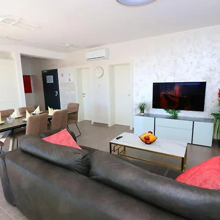 Luxury Penthouse Paola Apartment *