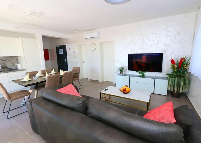 Luxury Penthouse Paola Apartament *