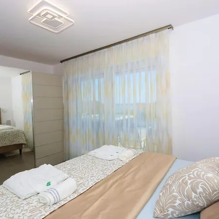 Luxury Penthouse Paola * Mandre