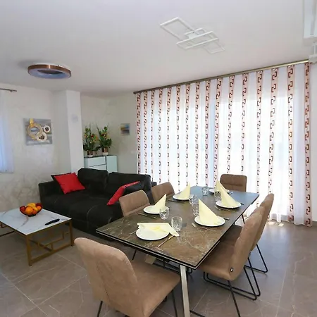Daire Luxury Penthouse Paola *